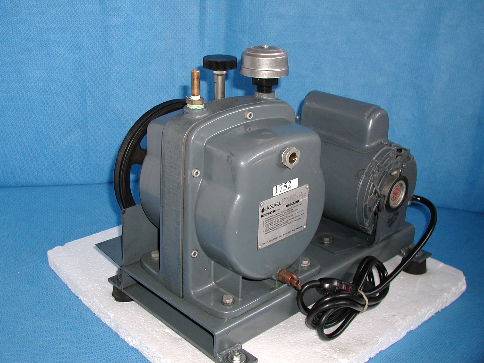 1752: Hyvac 7 Vacuum Pump, Pump, Boekel Scientific