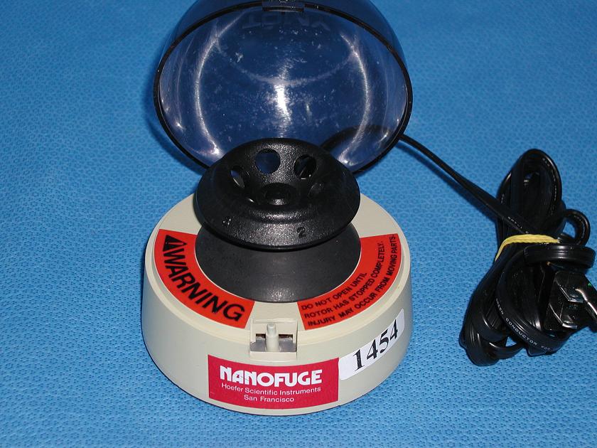 1454: Tomy HF - 120 NanoFuge, Centrifuge, Tomy Seiko