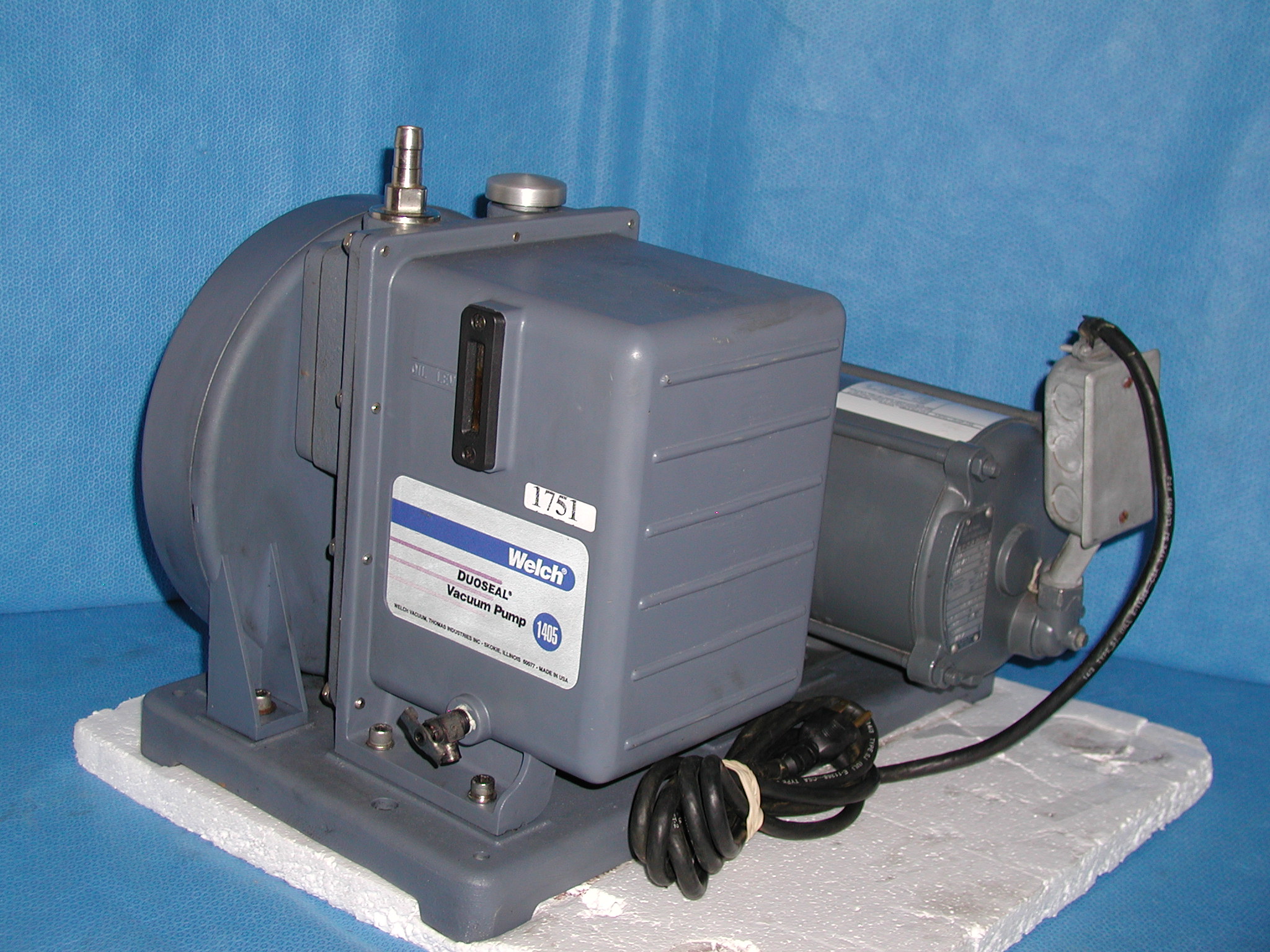 1751: Wilch 1405 Vacuum Pump, Pump, Welch Vacuum Technology