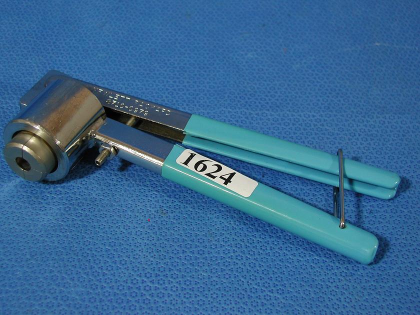 1624: Hewlett Packard Manual Cap Crimper, Miscellaneous Lab Items, HP Hewlett Packard