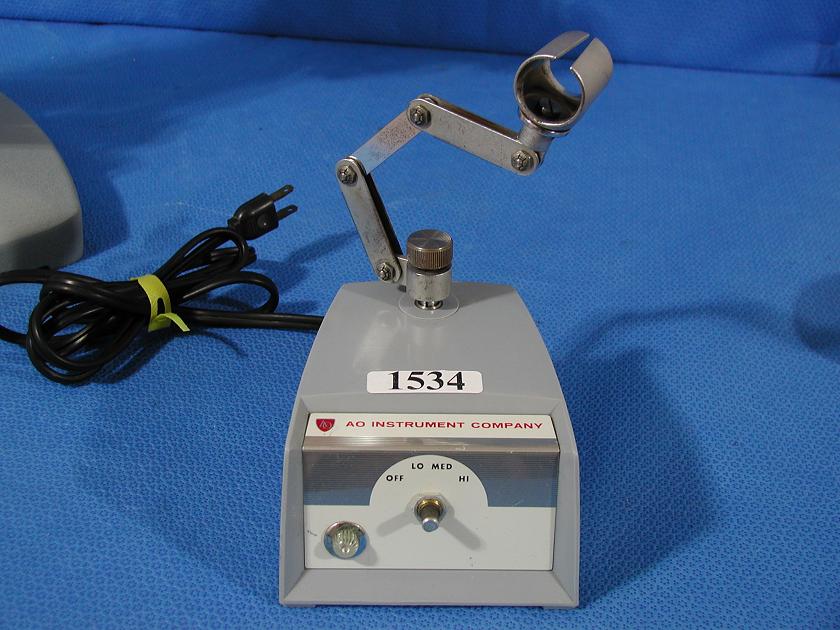 1534: American Optical 570 Stereo Zoom Microscope, Optic / Microscope, American Optical