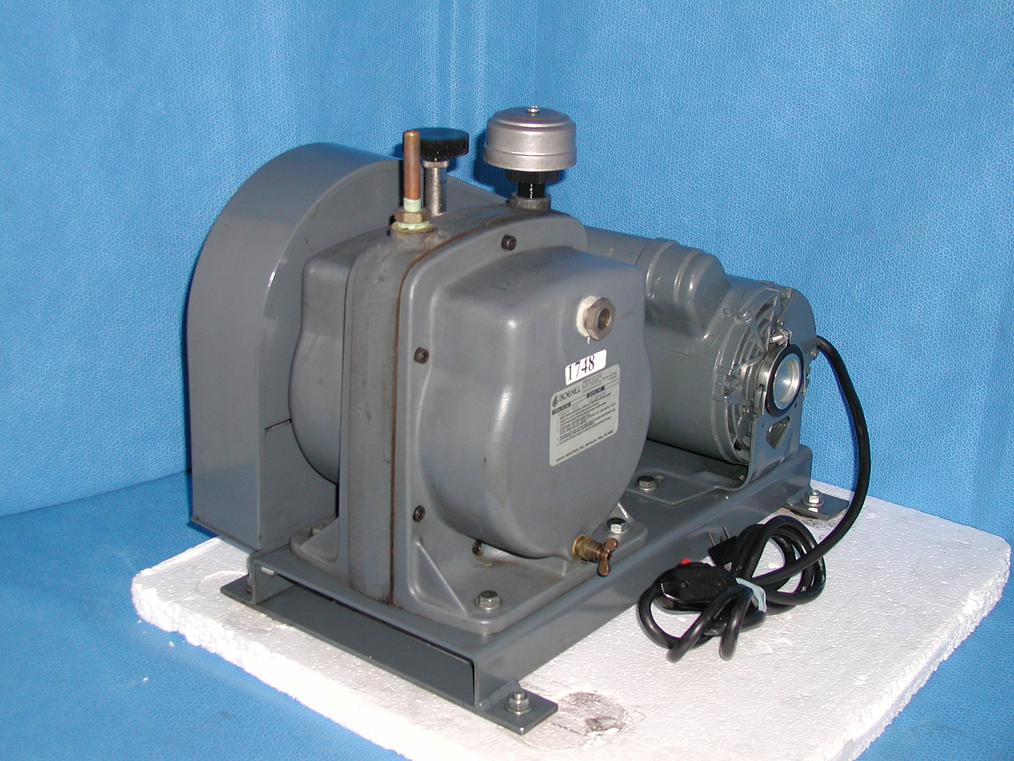 1748: Hyvac 7 Vacuum Pump, Pump, Boekel Scientific